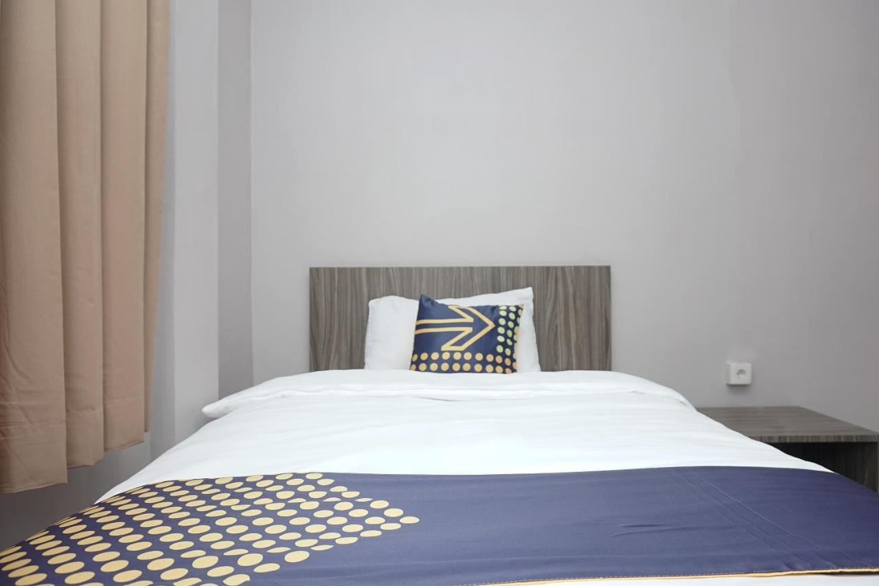 SPOT ON 2200 Hotel Gunung Sari Rantauprapat Exterior foto